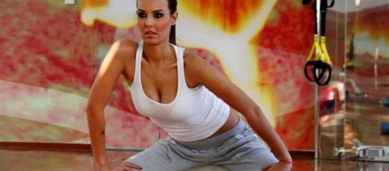 Όλγα Λαφαζάνη: Ποζάρει στην Αντίπαρο και δείχνει τα κάλλη της στους followers της (φωτο)